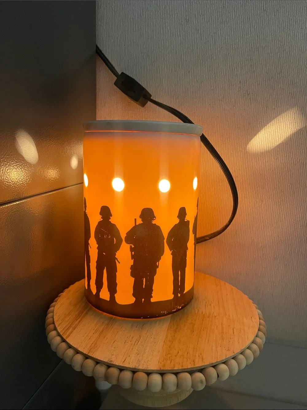 Scentsy Orange Soldier Silhouette Glass Warmer Lamp
